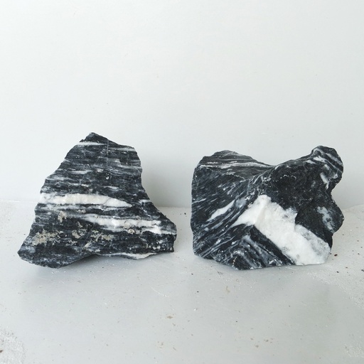 [MJDRA-1-026L] Sv Aquarium Deco Black & White Aurum Rock - Large - 23-28cm